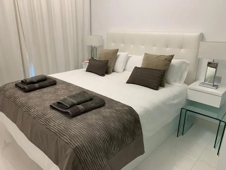 Apartamento De 4 Dormitorios 埃斯特波纳