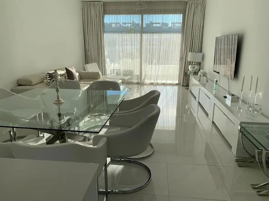 Apartamento De 4 Dormitorios Estepona 0*,  Spanyolország
